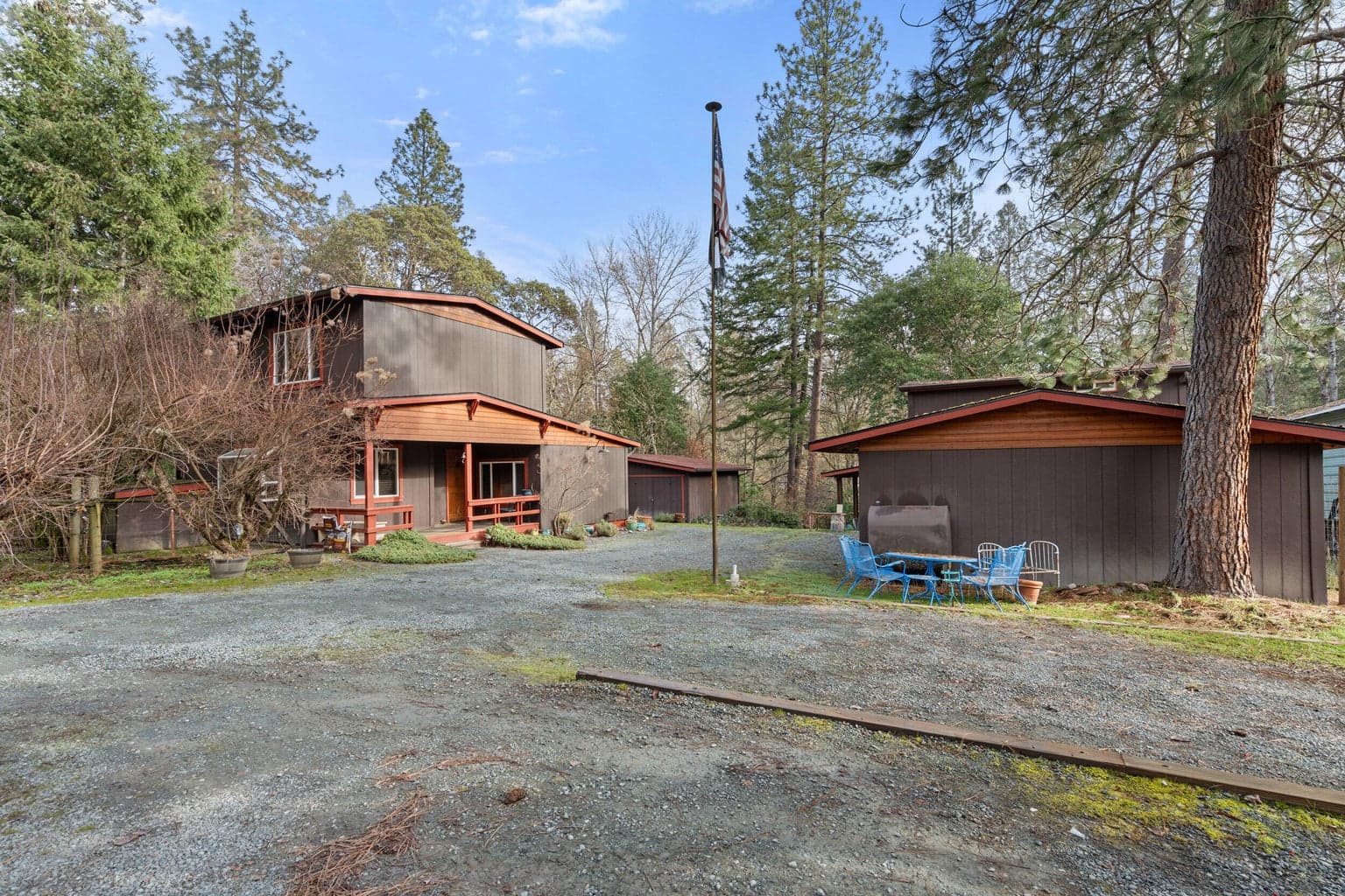 Photo of 1608 Foots Creek R Fork 2 of 26