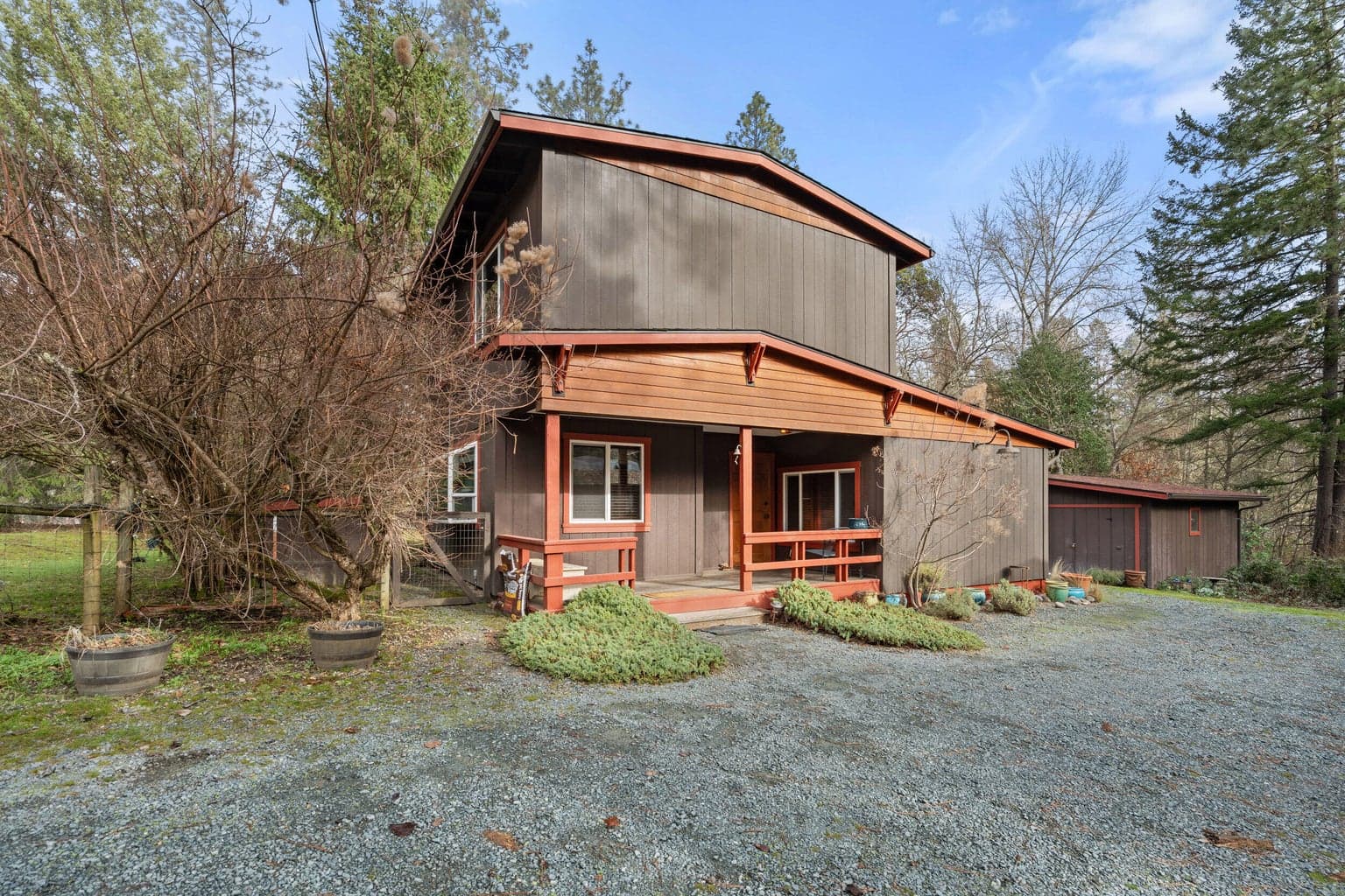 Photo of 1608 Foots Creek R Fork 1 of 26