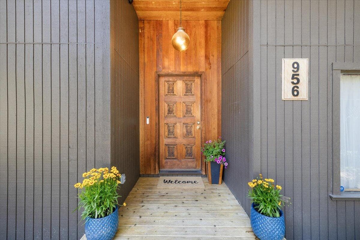 Welcoming entry