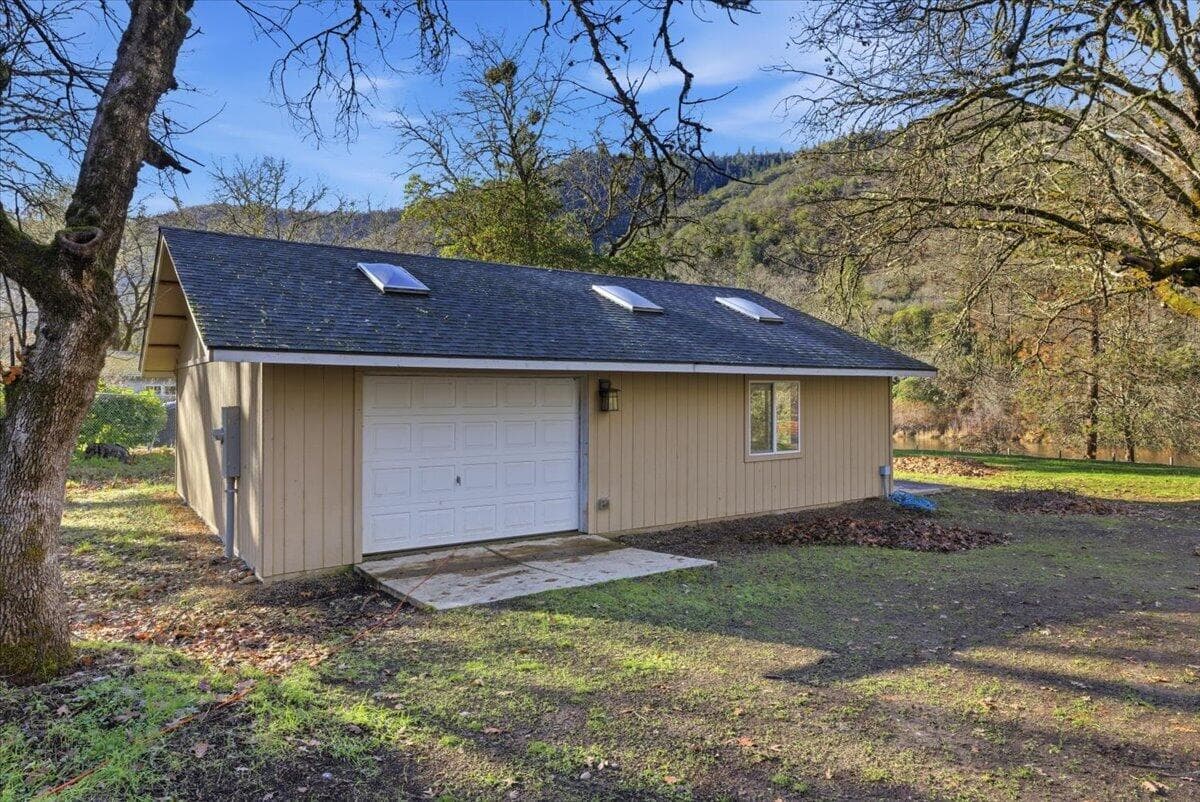 Photo of 1401 Upper River 5 of 8