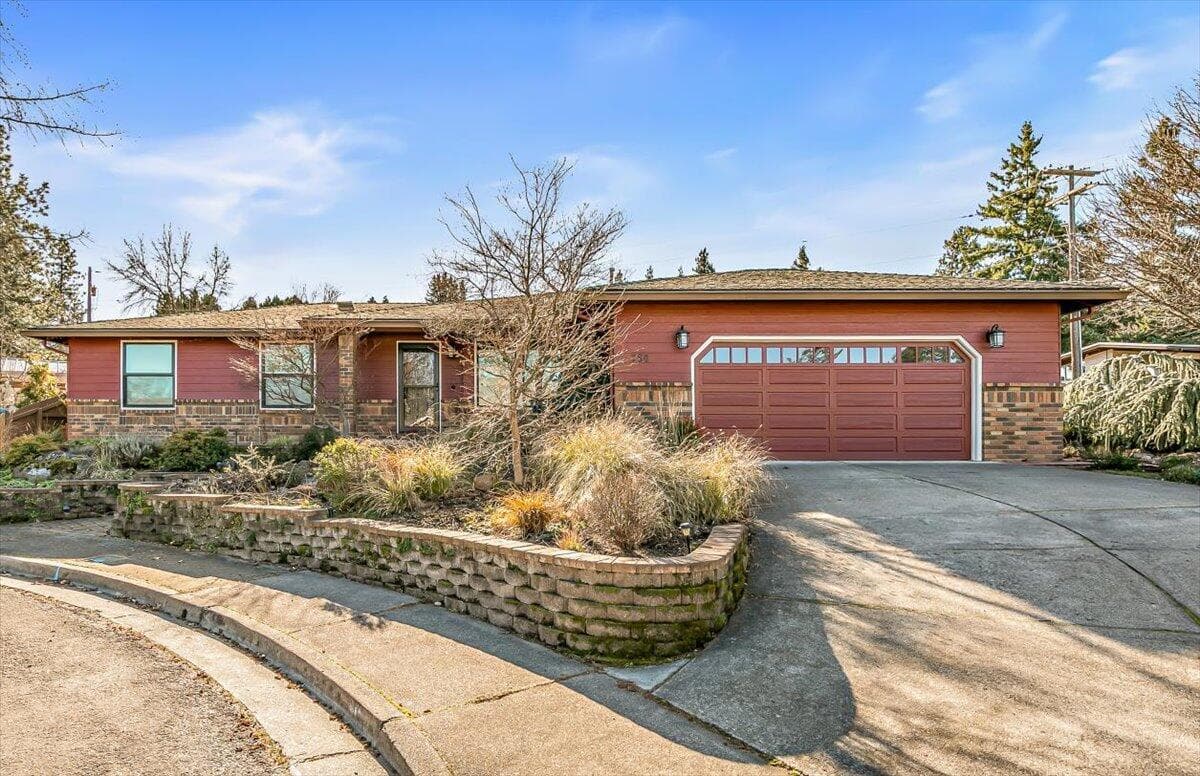 780 Oakway