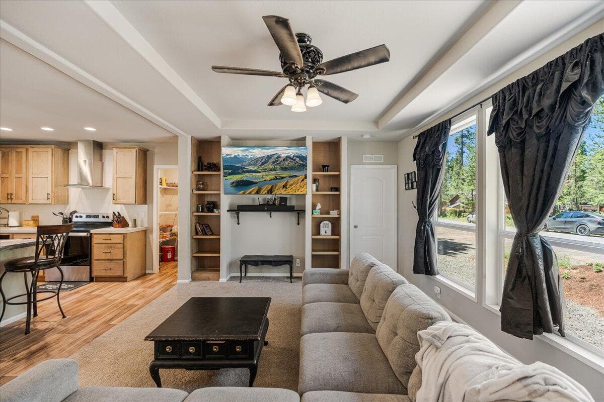 Photo of 56252 Comet Drive 8 of 47