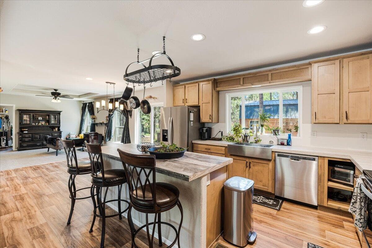 Photo of 56252 Comet Drive 9 of 47