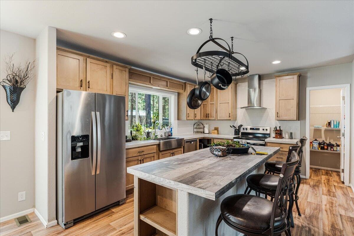 Photo of 56252 Comet Drive 11 of 47