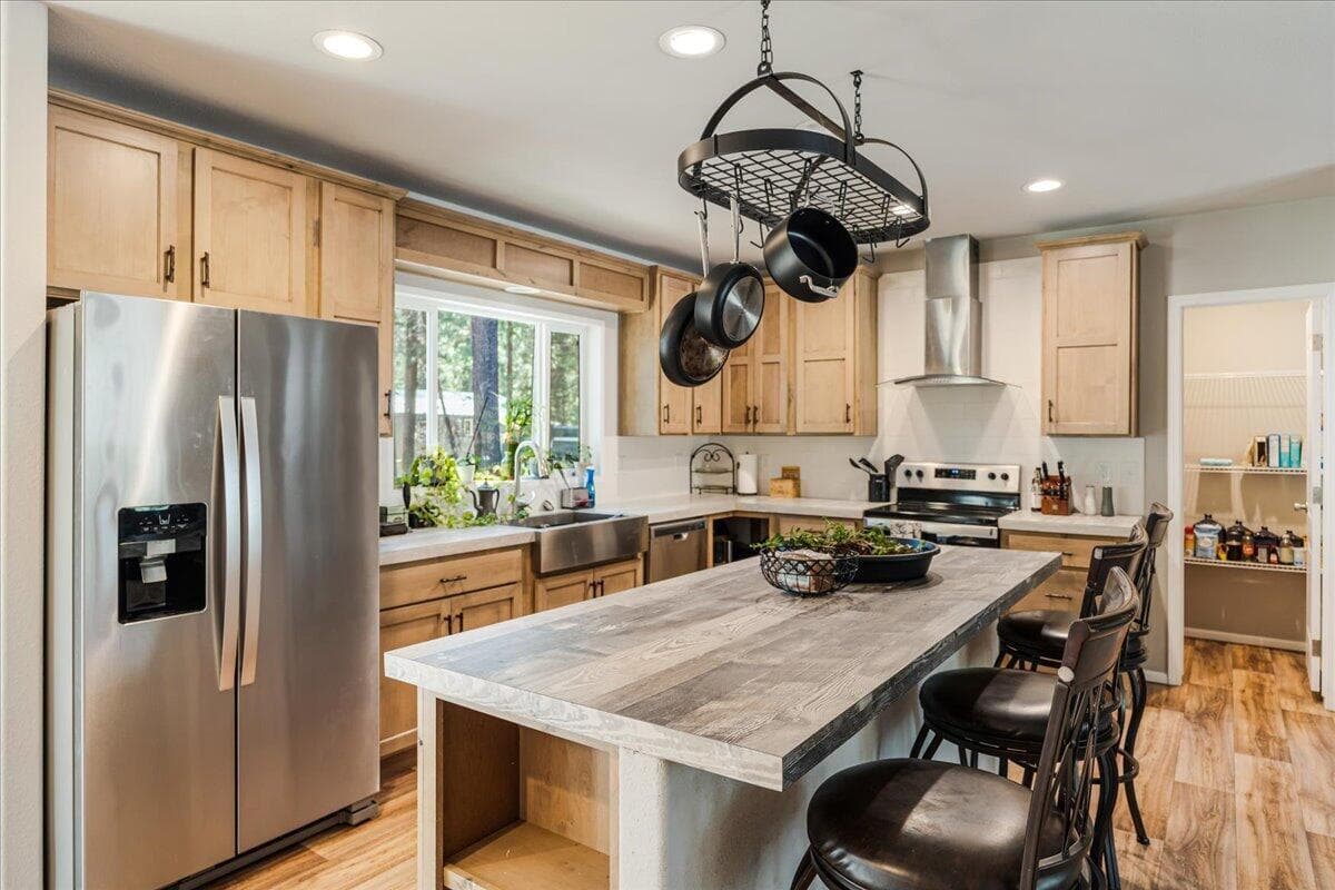 Photo of 56252 Comet Drive 12 of 47