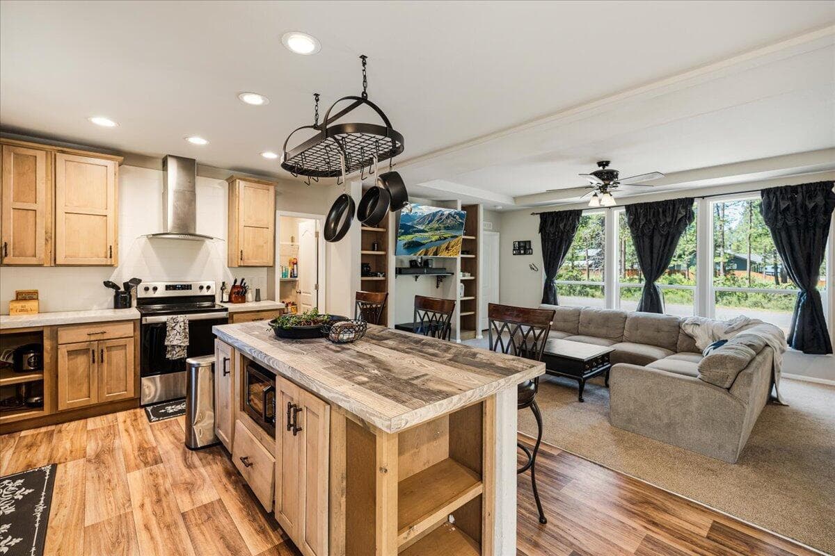 Photo of 56252 Comet Drive 13 of 47