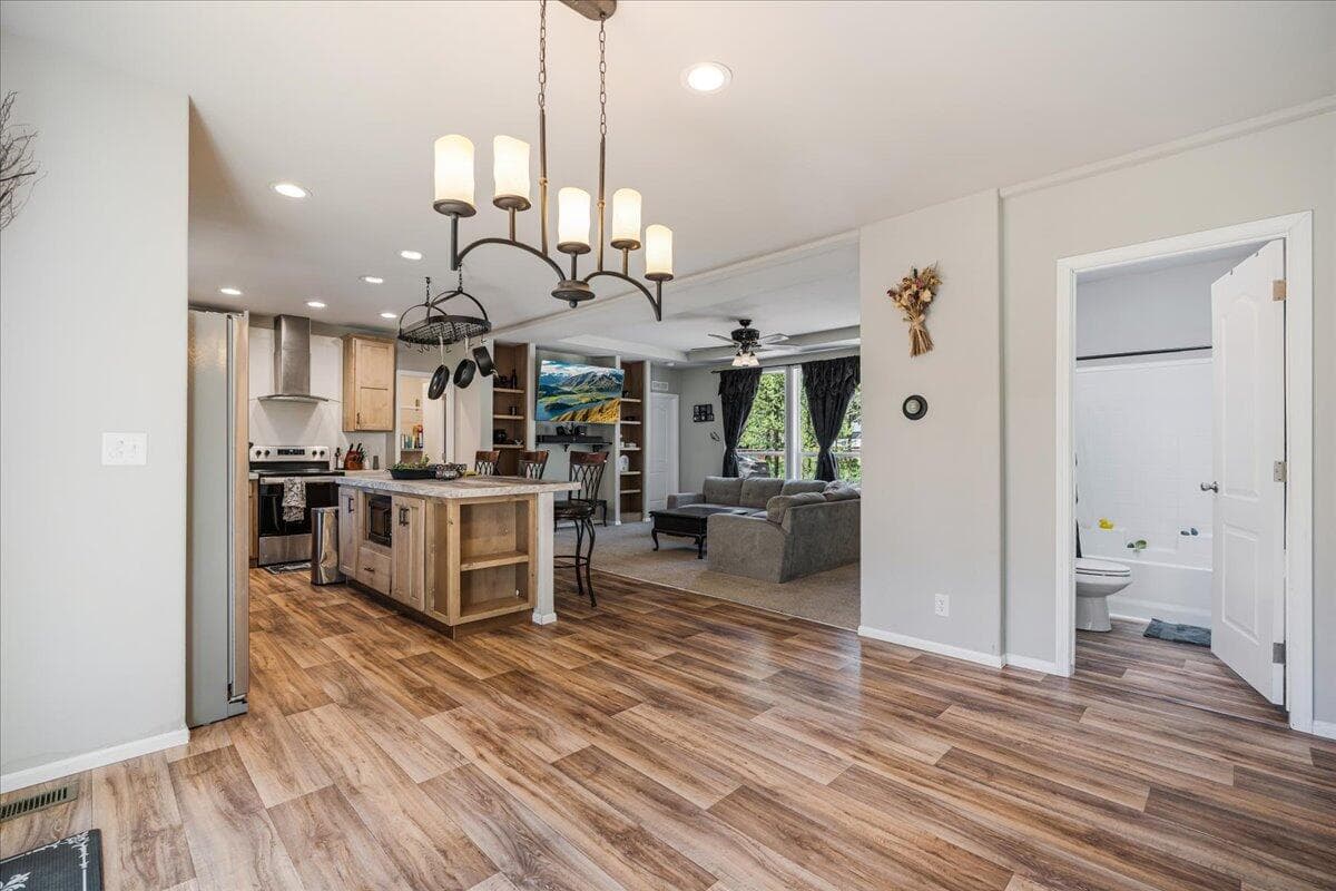 Photo of 56252 Comet Drive 14 of 47