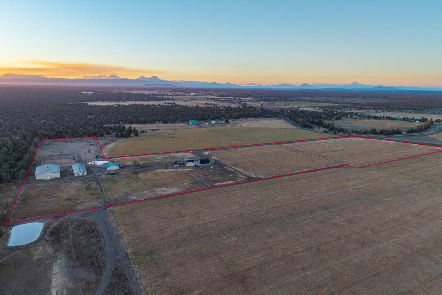 Indoor/outdoor arenas, established hay pastures, irrigation