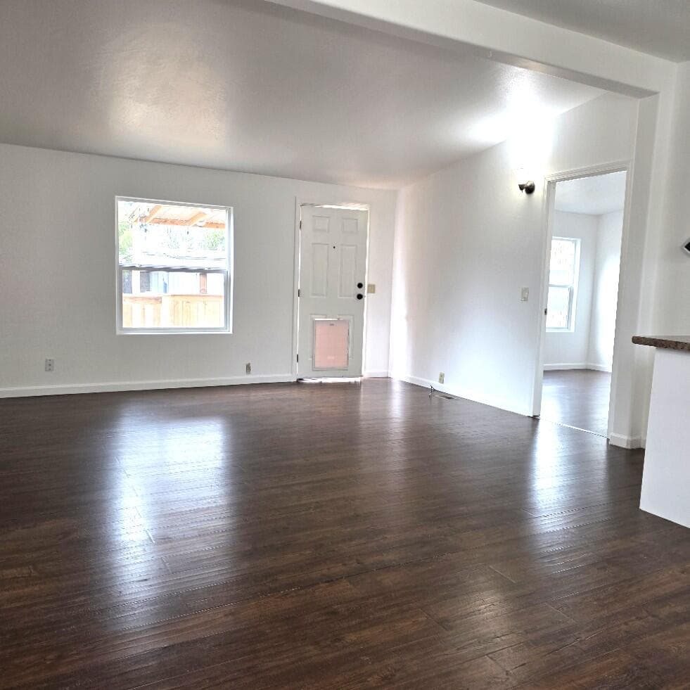Photo of 939 Valley View 3 of 13