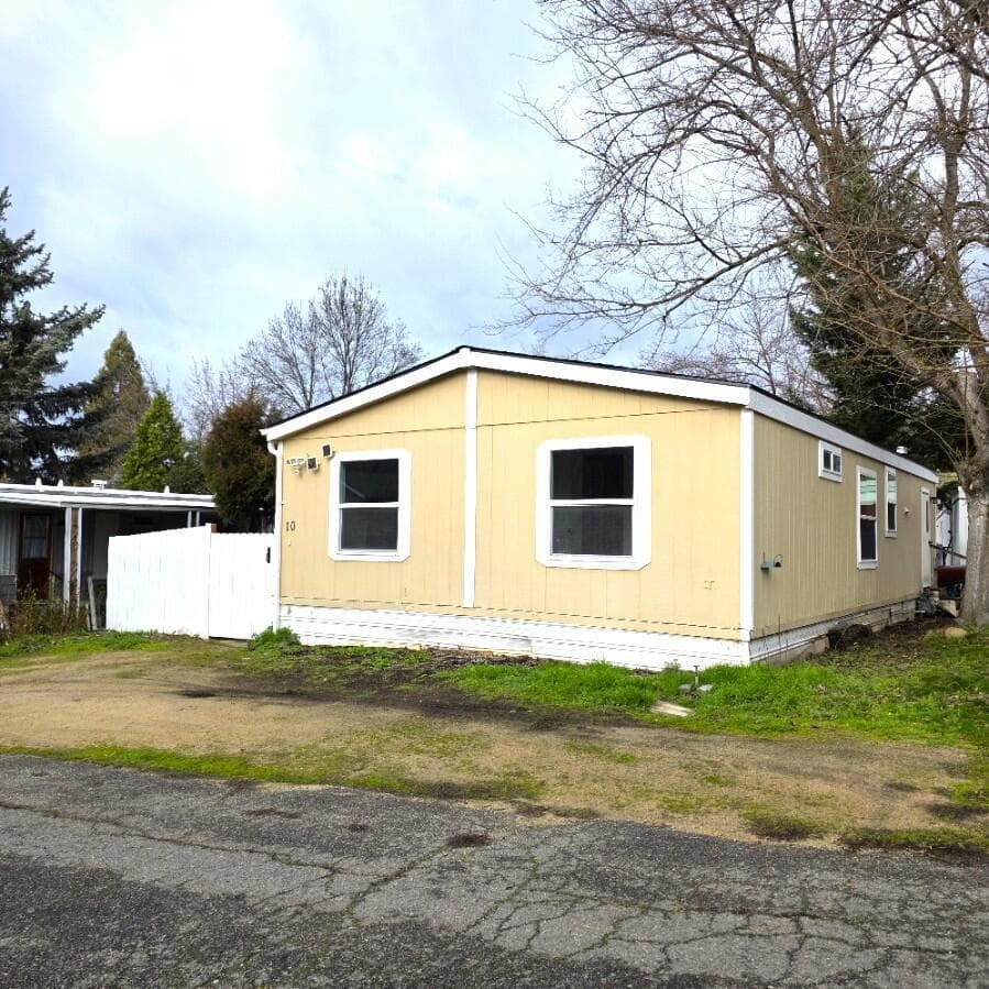 939 Valley View