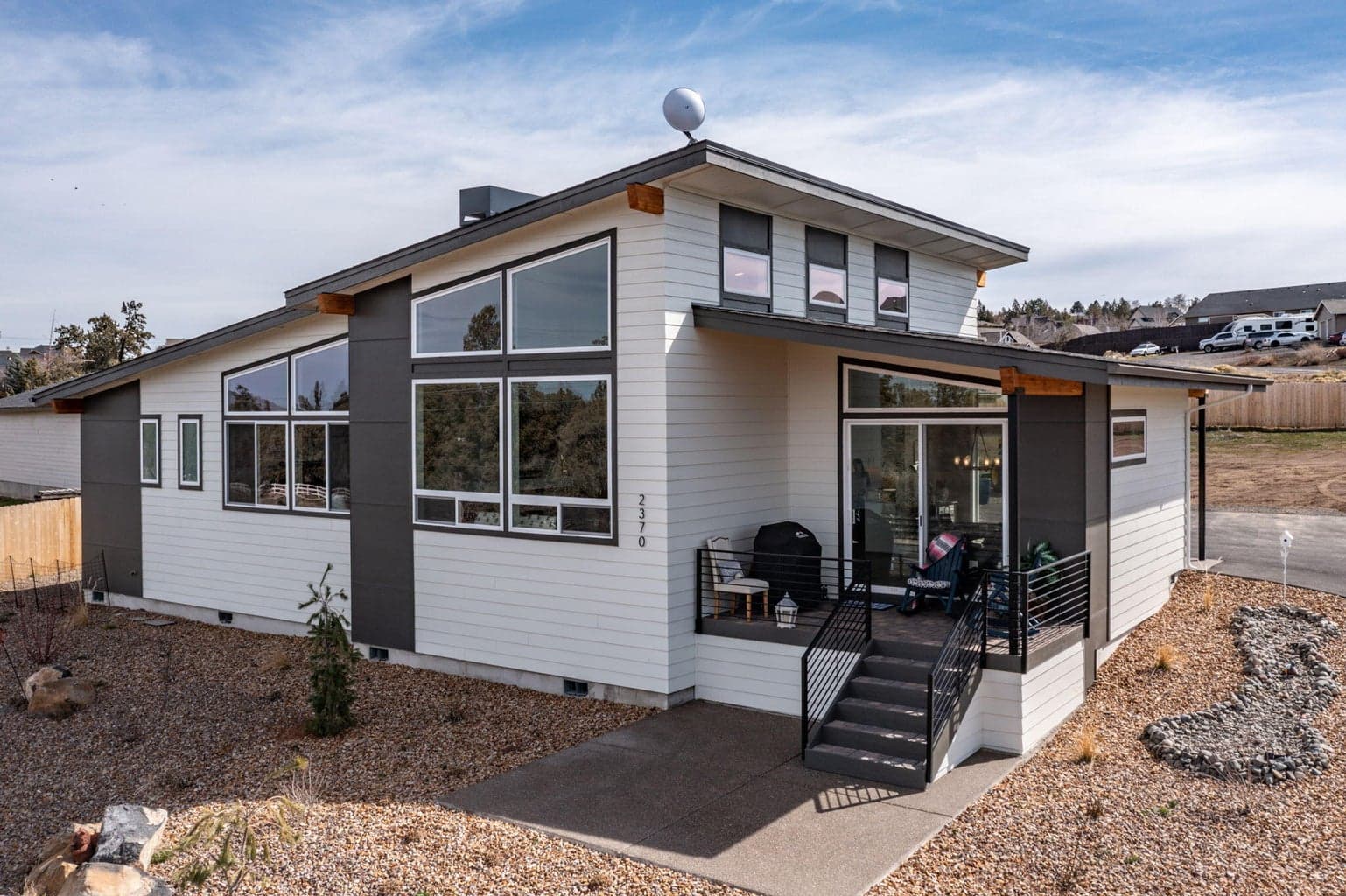 Photo of 2370 SW Helmholtz Way 25 of 31