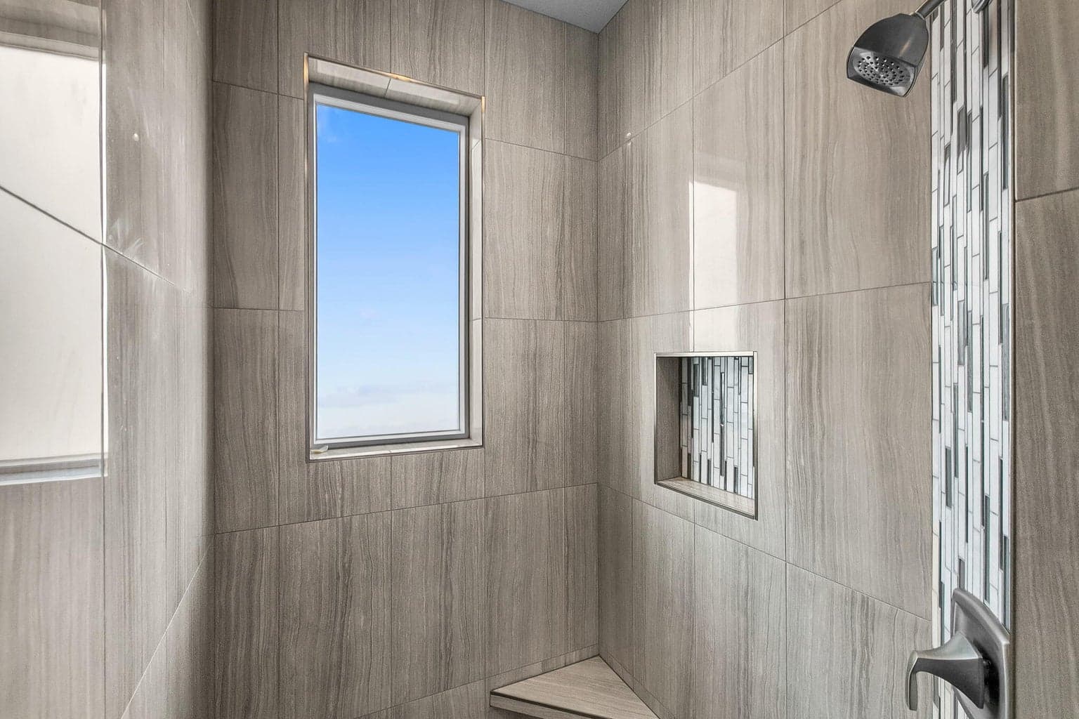 Photo of 2370 SW Helmholtz Way 14 of 31