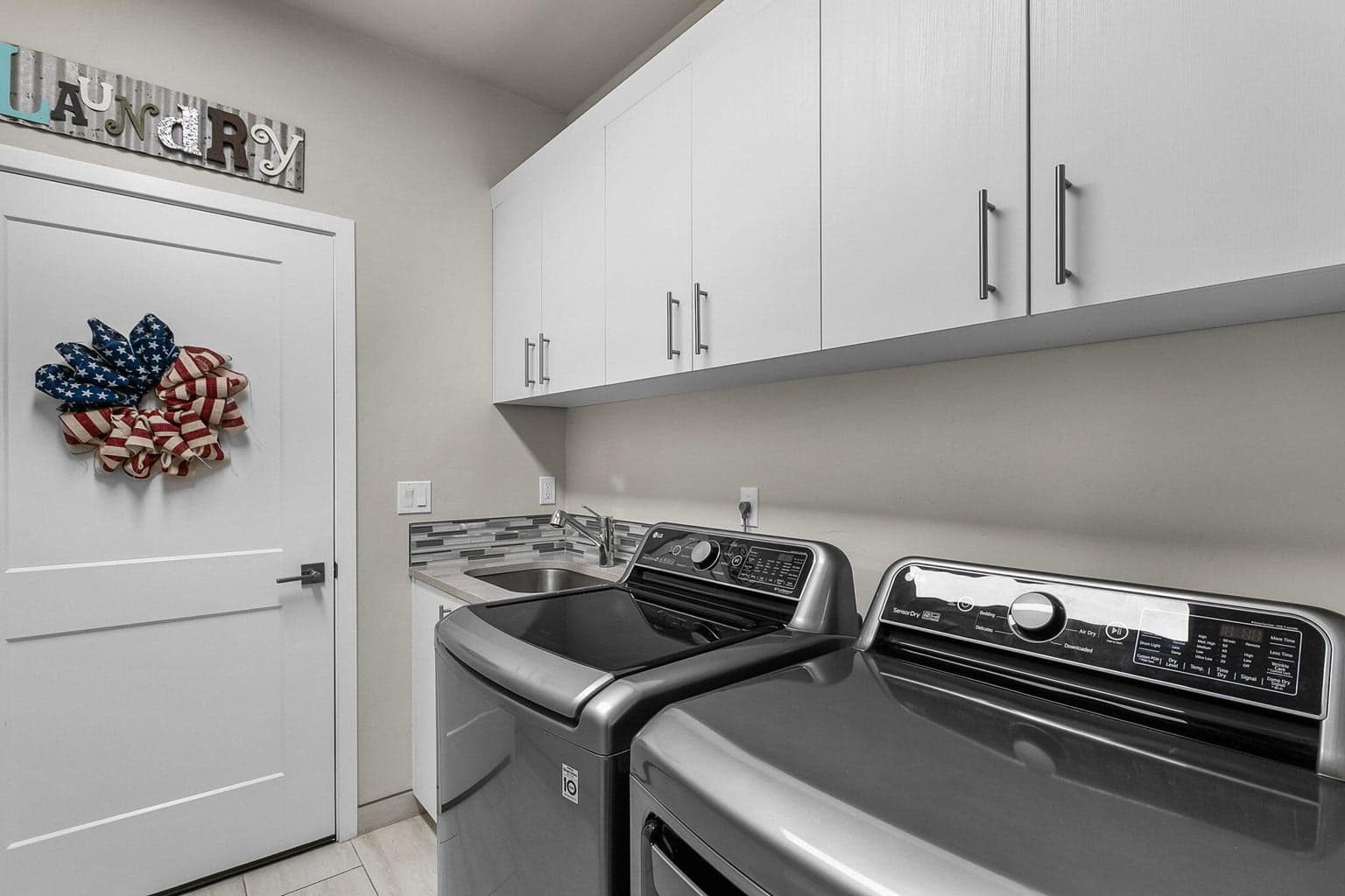 Photo of 2370 SW Helmholtz Way 20 of 31