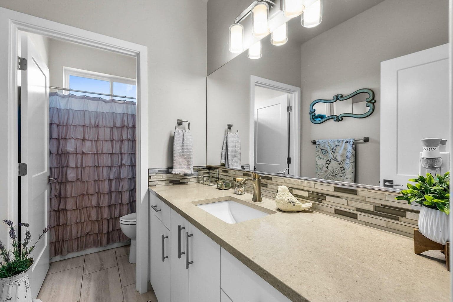 Photo of 2370 SW Helmholtz Way 19 of 31
