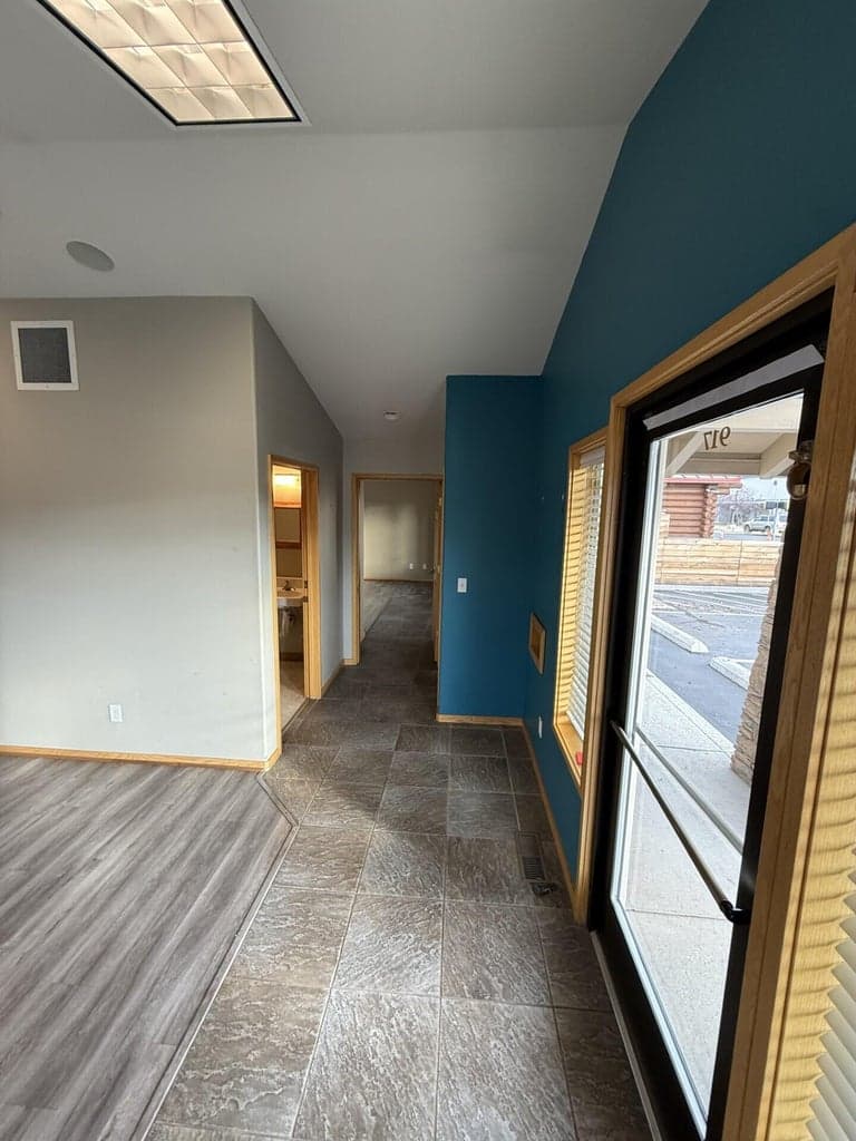 Photo of 917 Highland 2 of 12