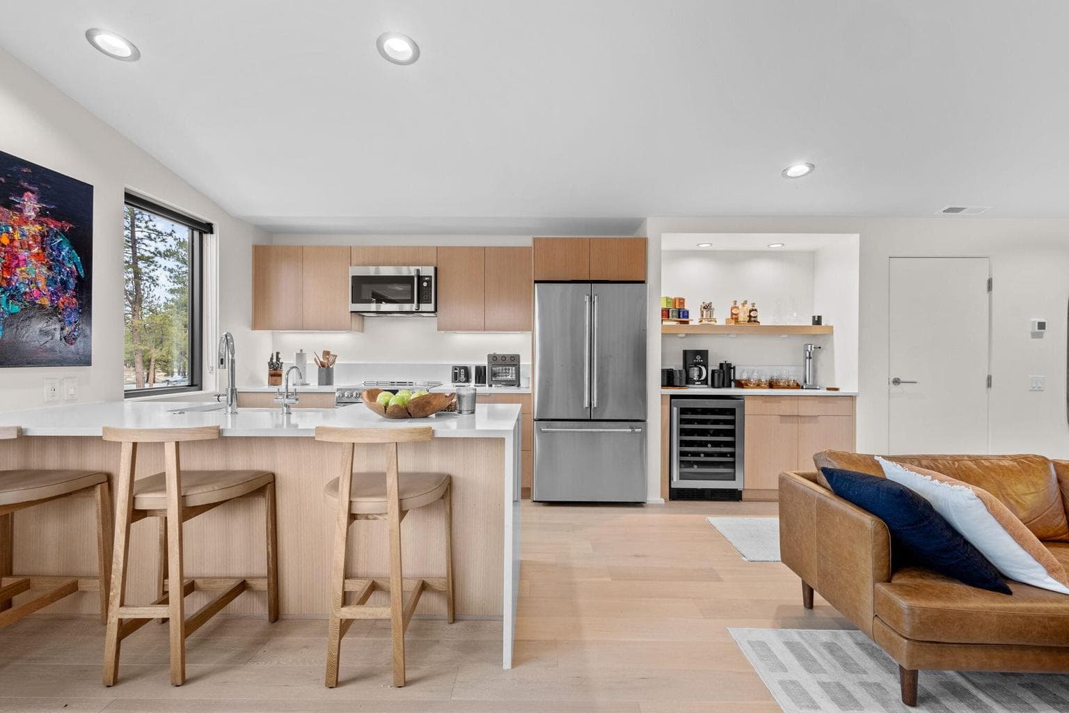 Photo of 631 N Sisters Woodlands Way 18 of 34