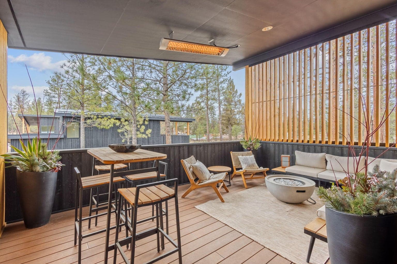 Photo of 631 N Sisters Woodlands Way 23 of 34