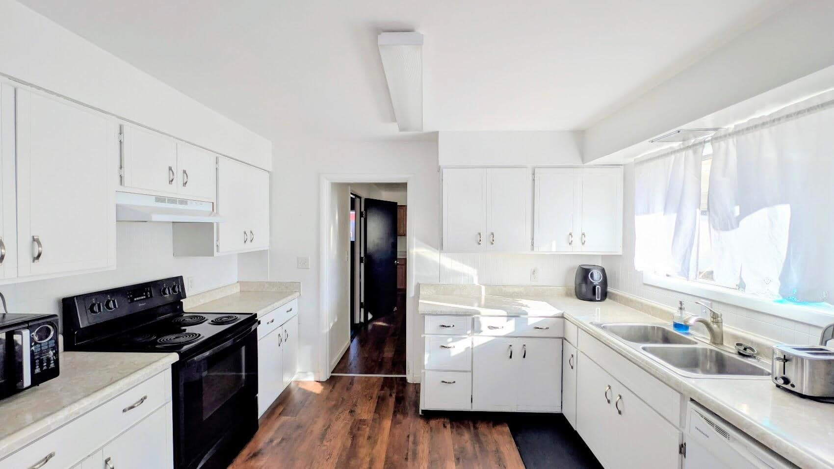Light and bright kitchen
