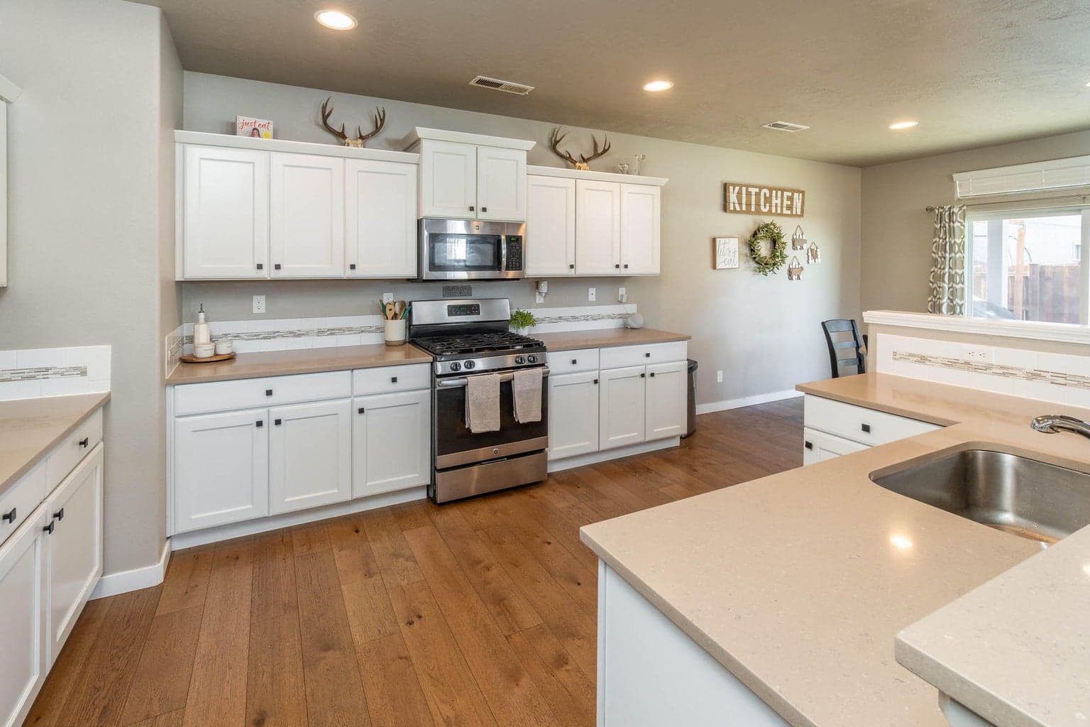 Photo of 61813 Azalia 5 of 20