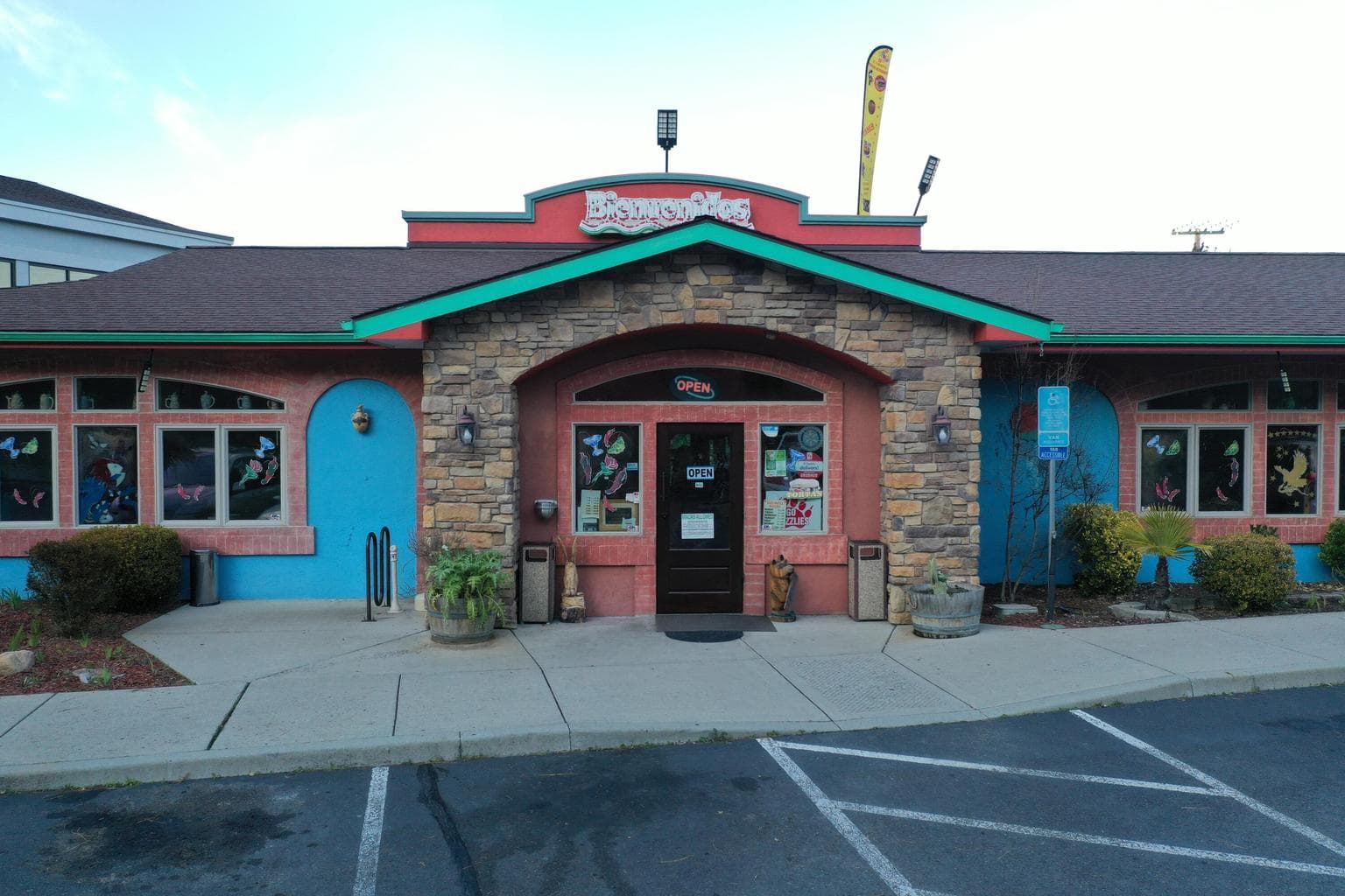 1633 Hwy 99