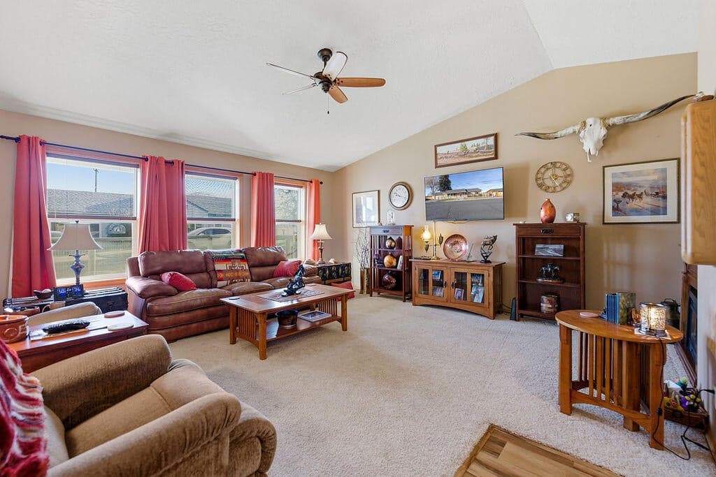 Photo of 1263 Powell 2 of 19
