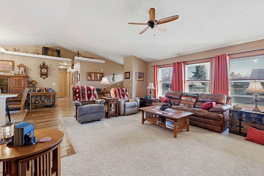 Photo of 1263 Powell 3 of 19