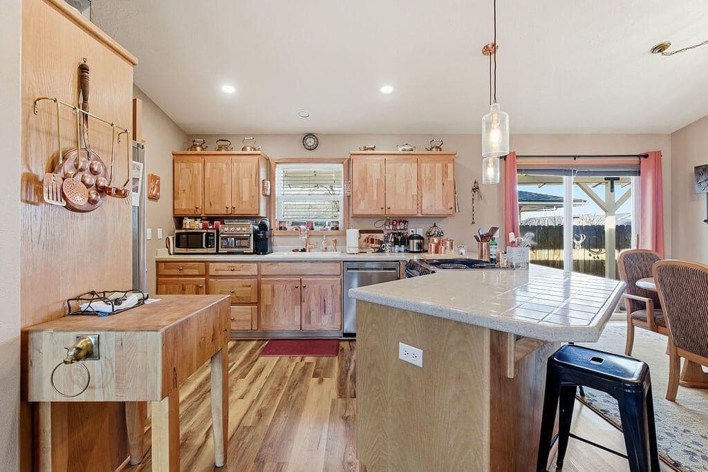 Photo of 1263 Powell 5 of 19