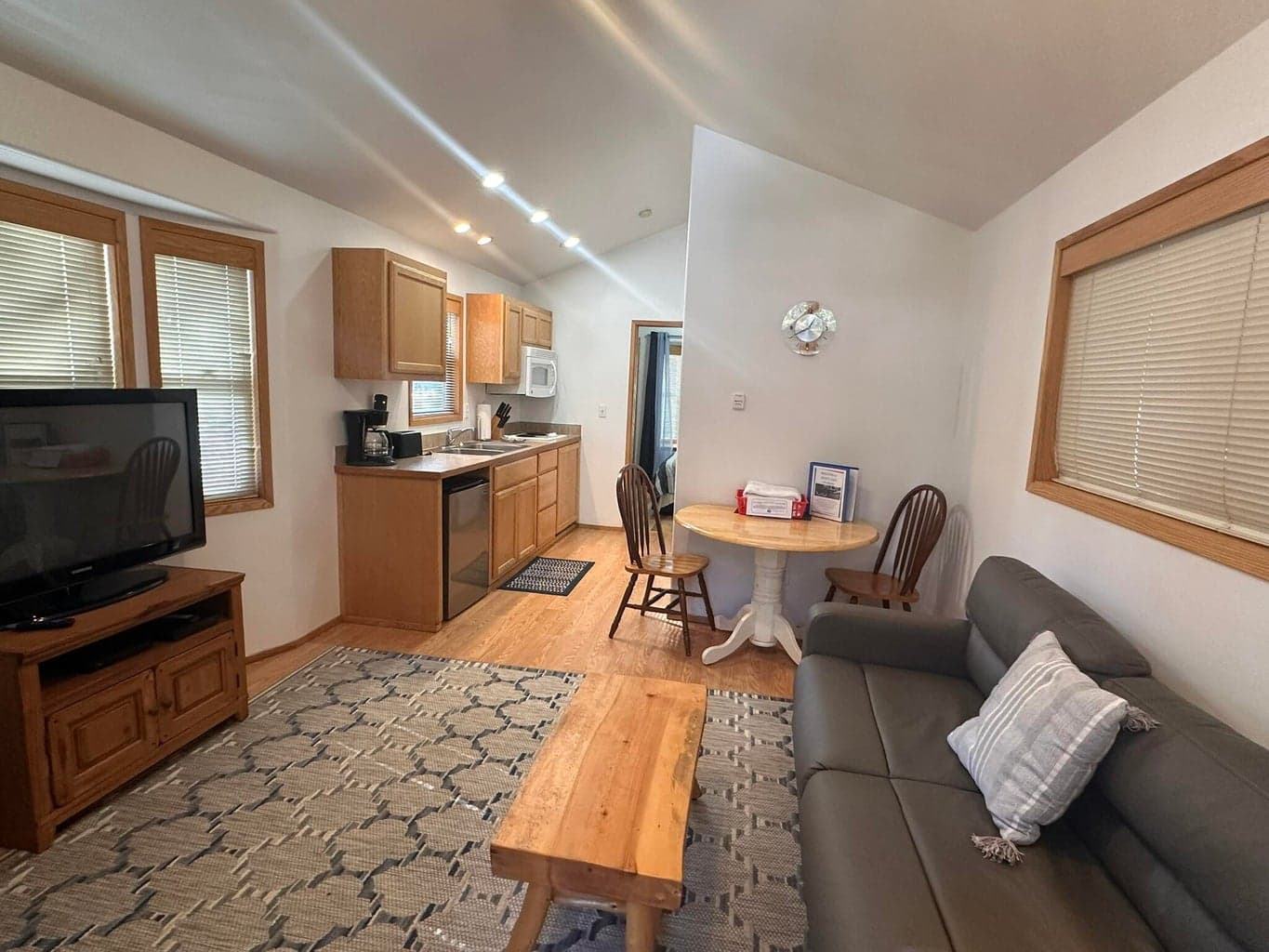 Photo of 7900 Hyatt Prairie 3 of 29