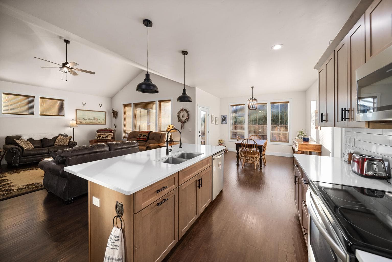Photo of 465 SE Sumner Drive 9 of 26