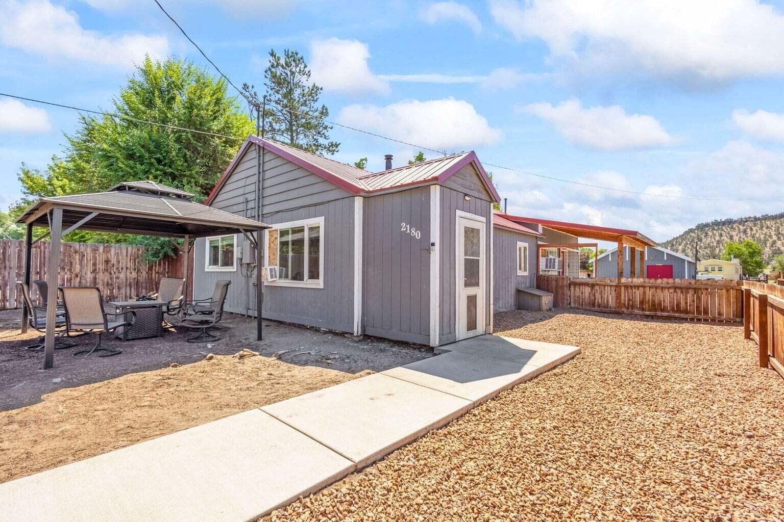 Photo of 2180 Melrose 2 of 38