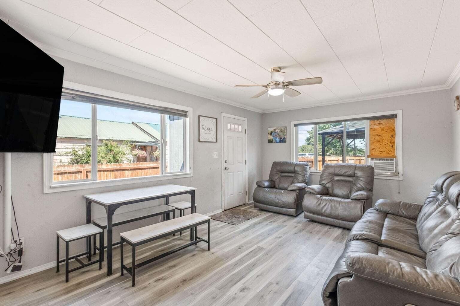 Photo of 2180 Melrose 4 of 38