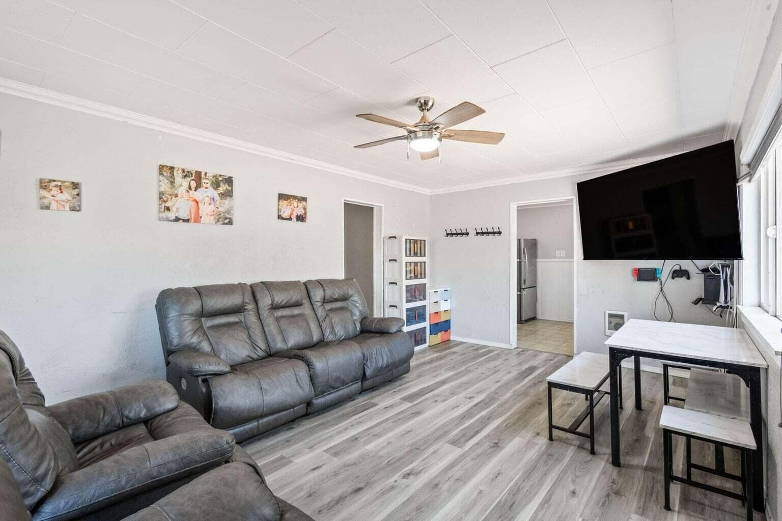Photo of 2180 Melrose 5 of 38