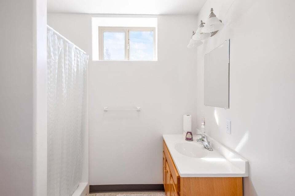 Hangar bath