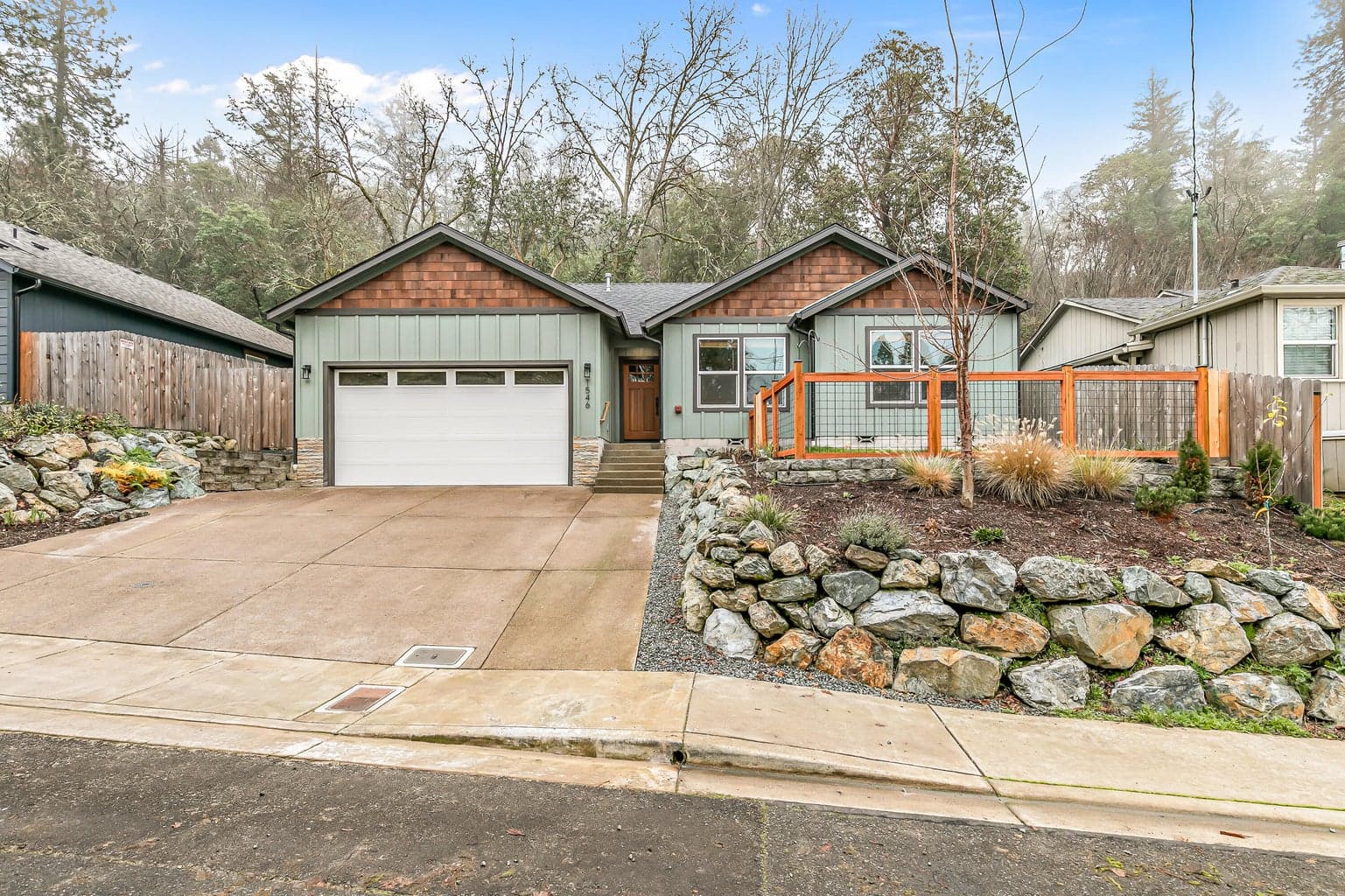 Photo of 1546 Poplar 2 of 31