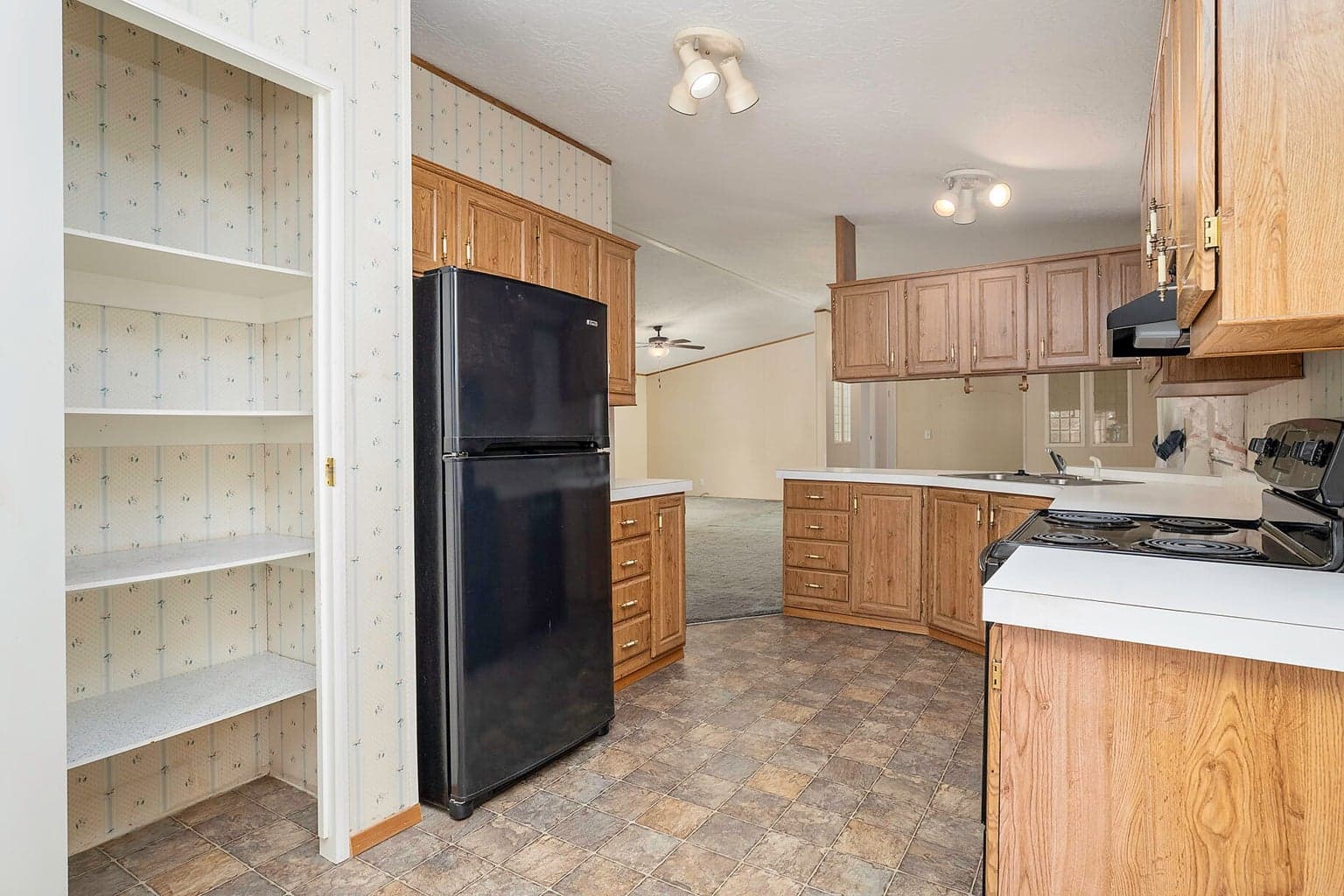 Photo of 1570 Peach 5 of 20