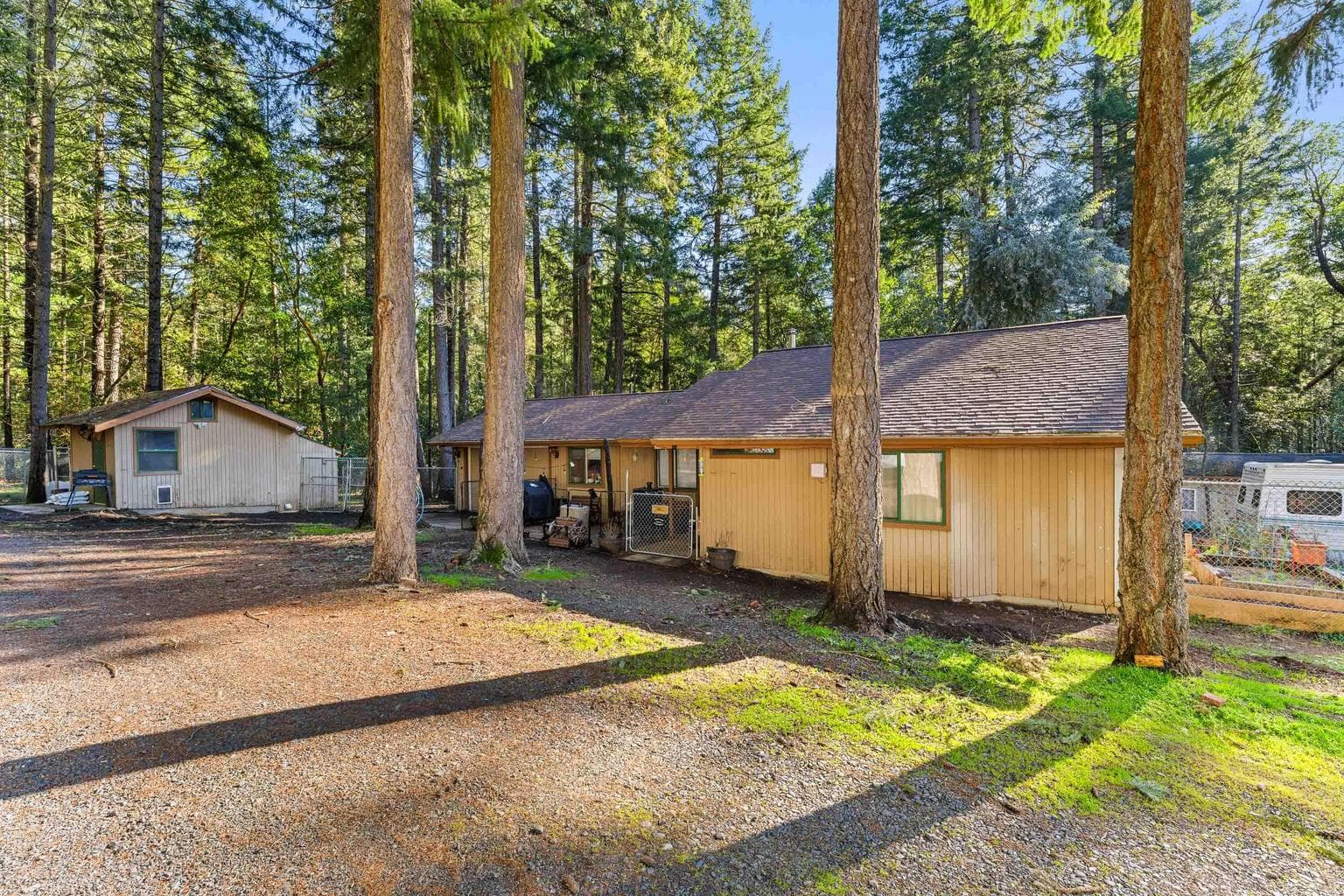 Photo of 1492 Crooks Creek 2 of 38