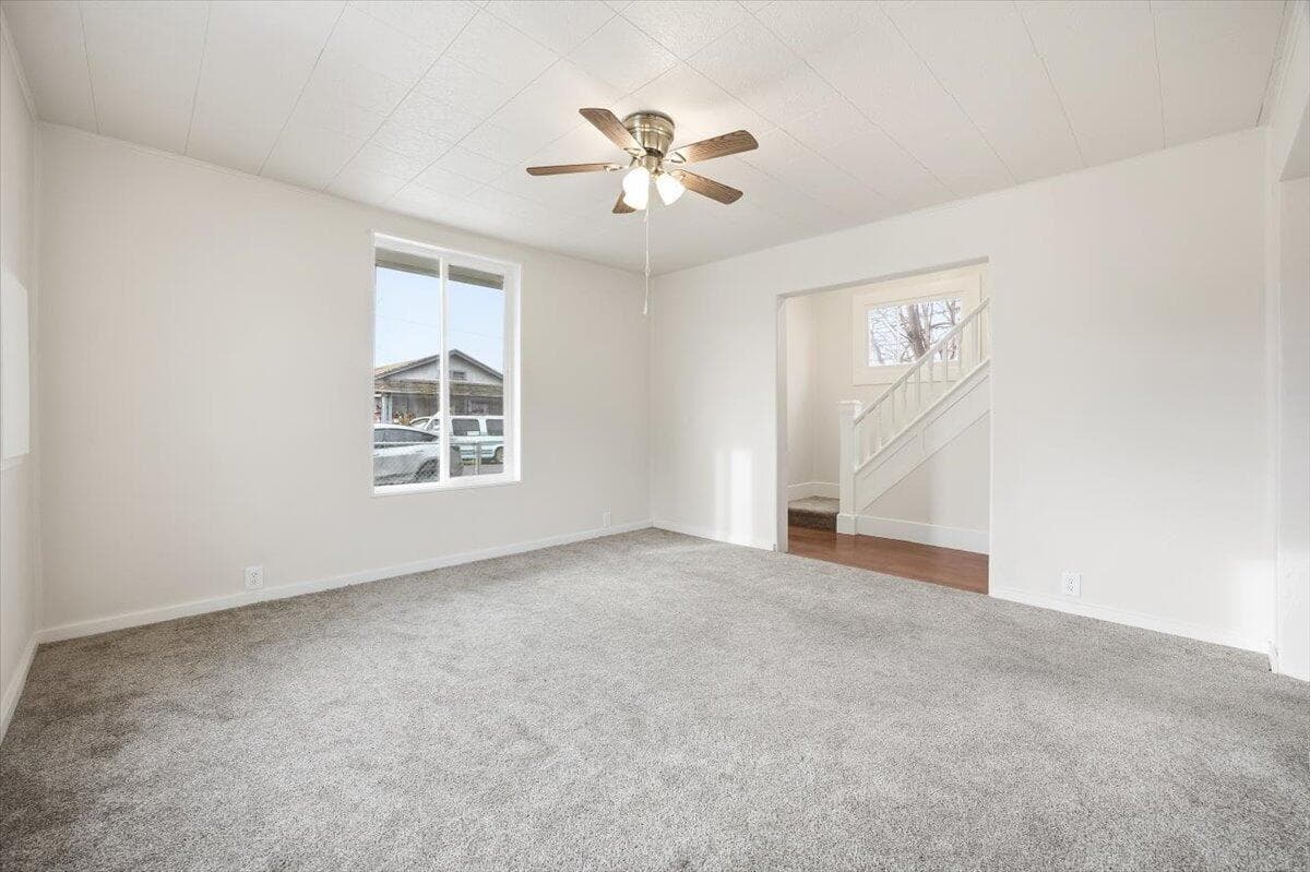 Photo of 606 2nd 5 of 33