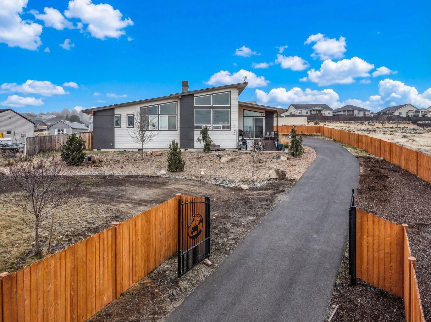 Photo of 2370 SW Helmholtz Way 24 of 31