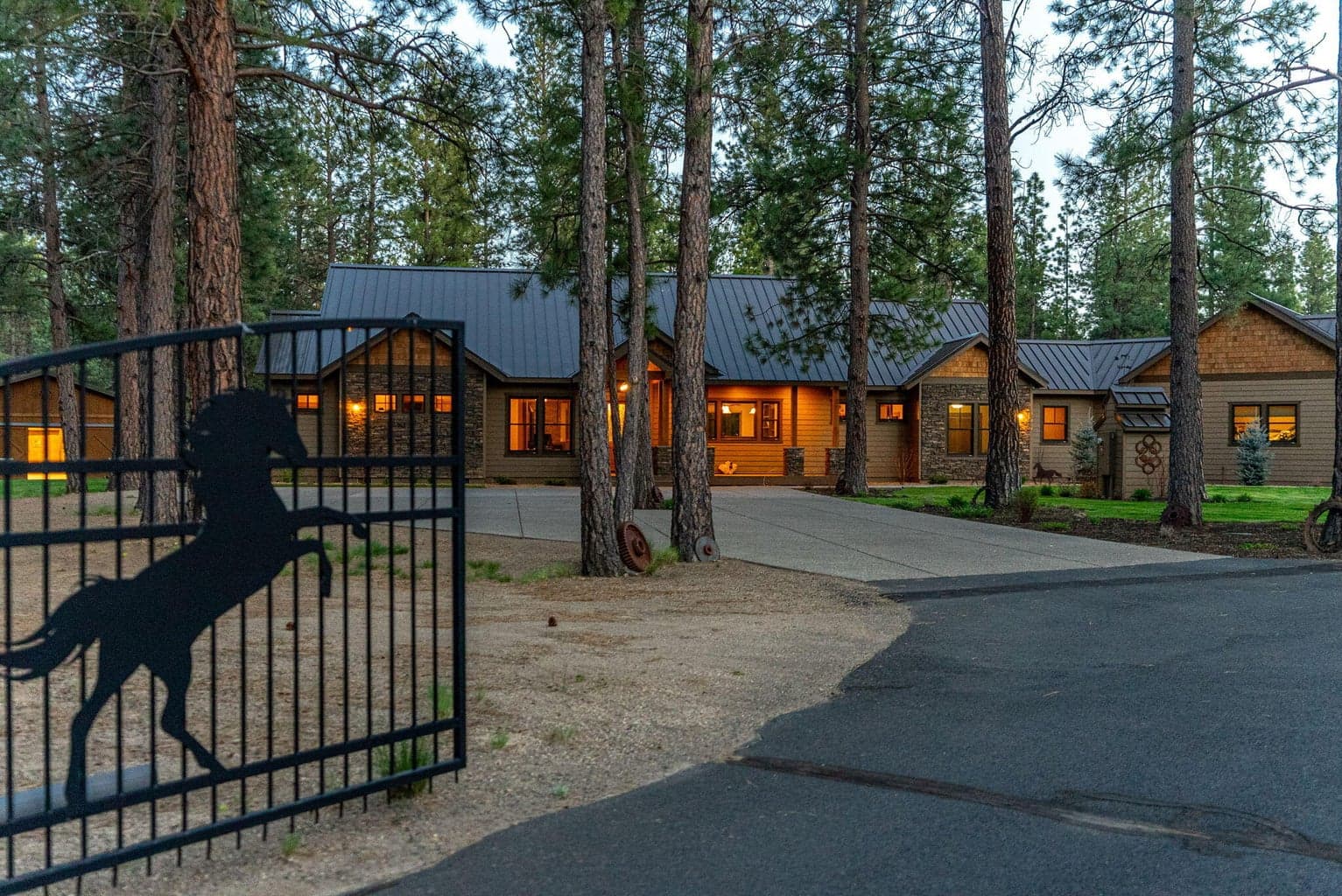 Photo of 69255 Crooked Horseshoe 2 of 151