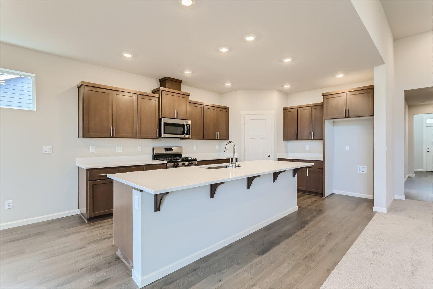Photo of 2548 Redwood Ave 4 of 18