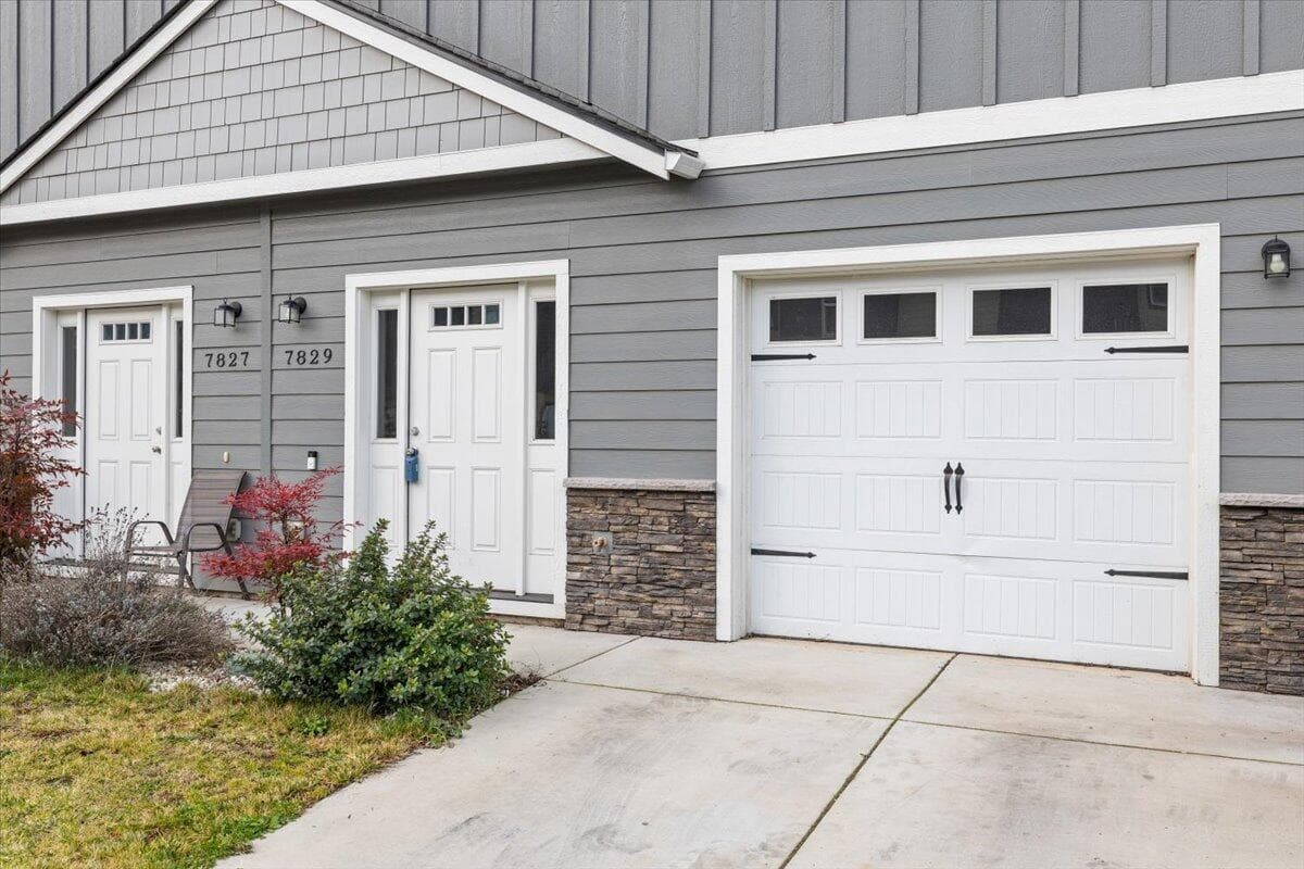 7829 Jacqueline, White City, 97503