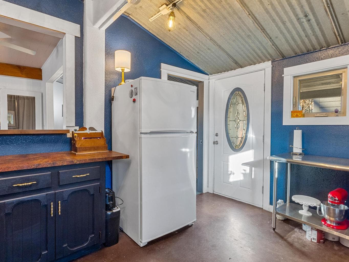 Photo of 150 SW Deer Street 12 of 42