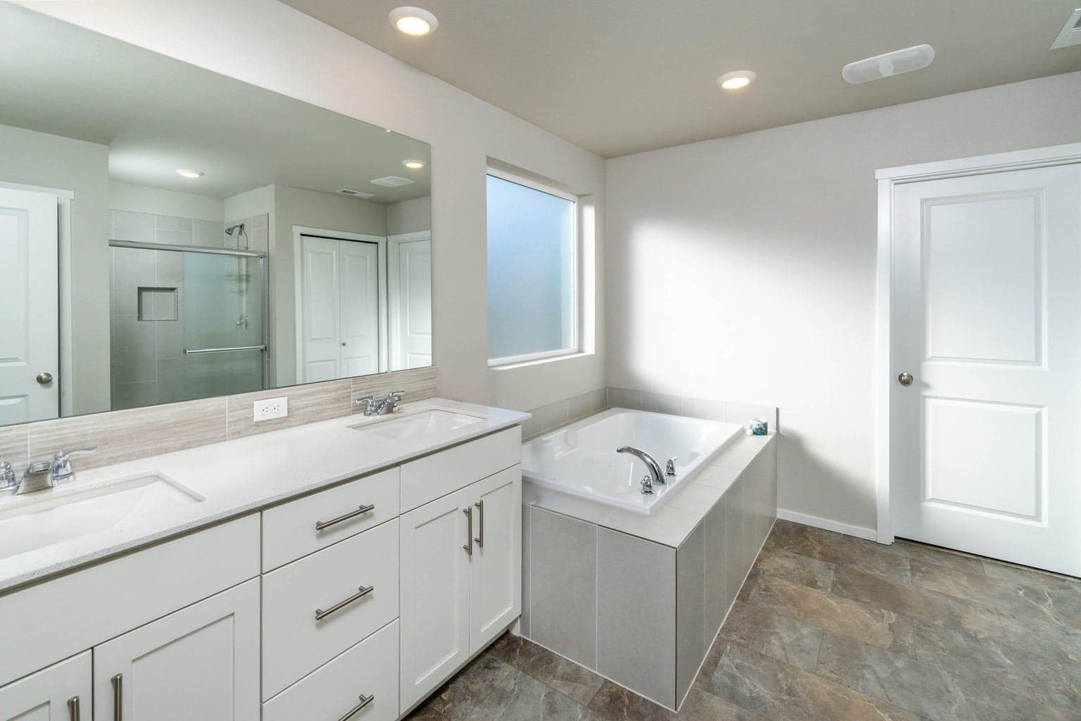 Primary Bathroom with soaking tub (Upstairs)