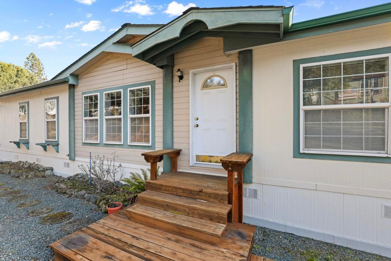 Photo of 5648 Foothill 3 of 35