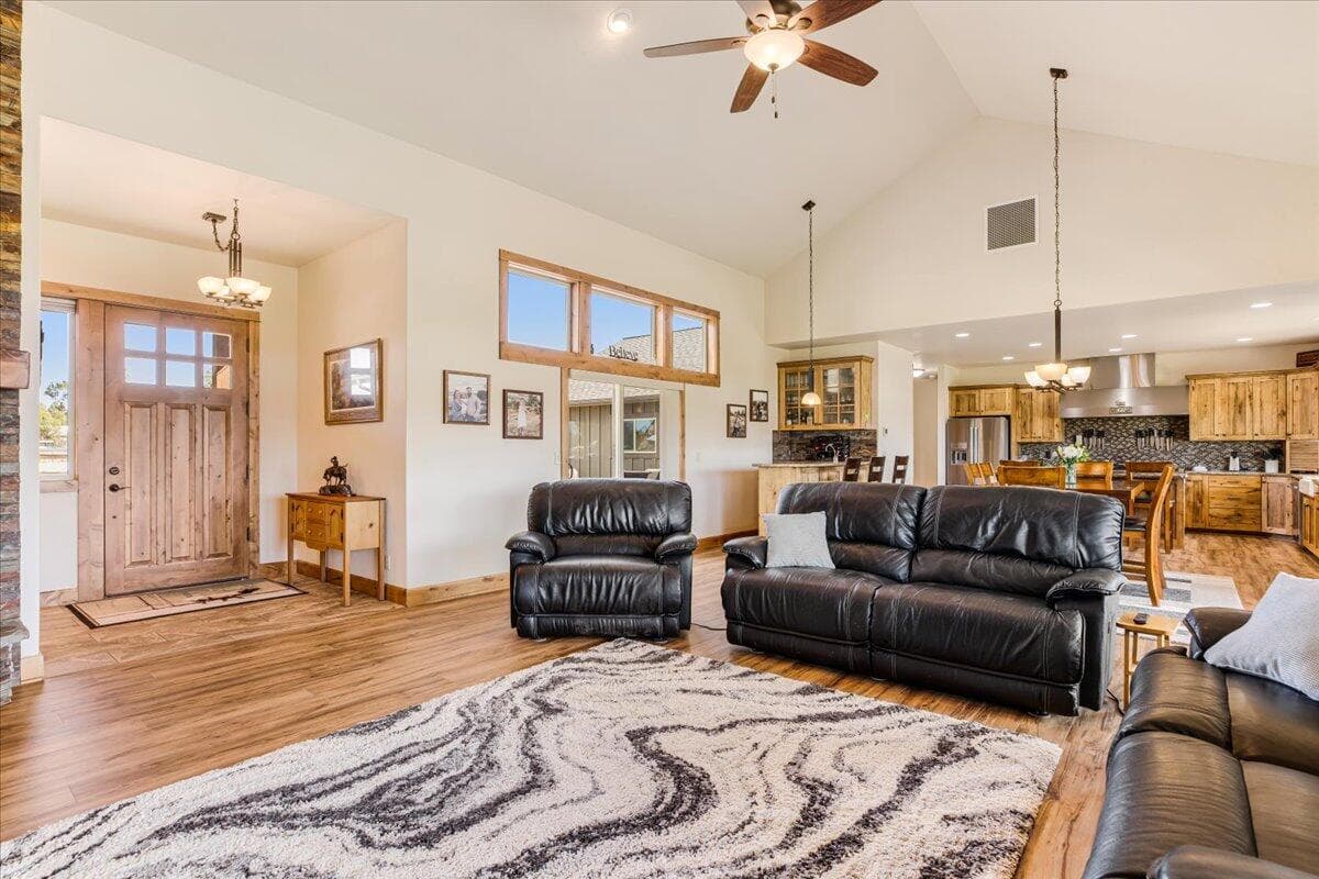 Photo of 6150 NW Kingwood Avenue 9 of 62