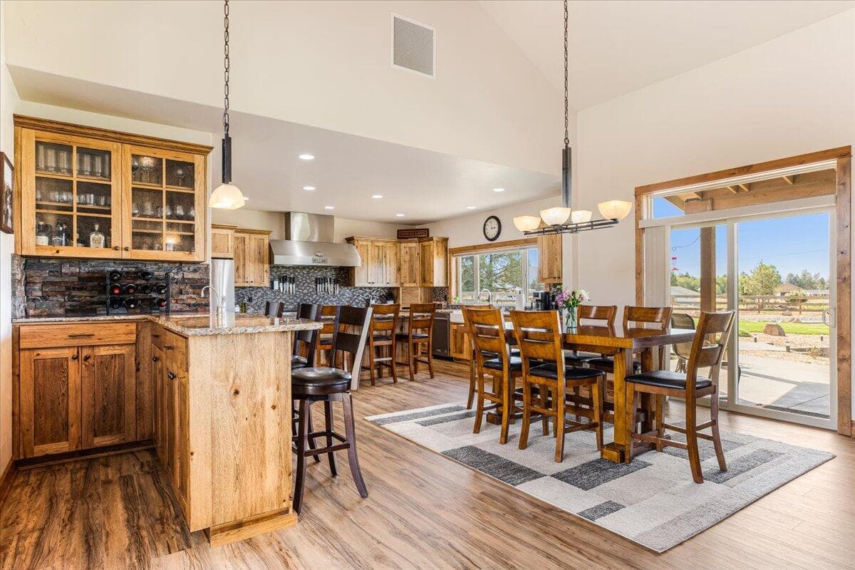 Photo of 6150 NW Kingwood Avenue 10 of 62