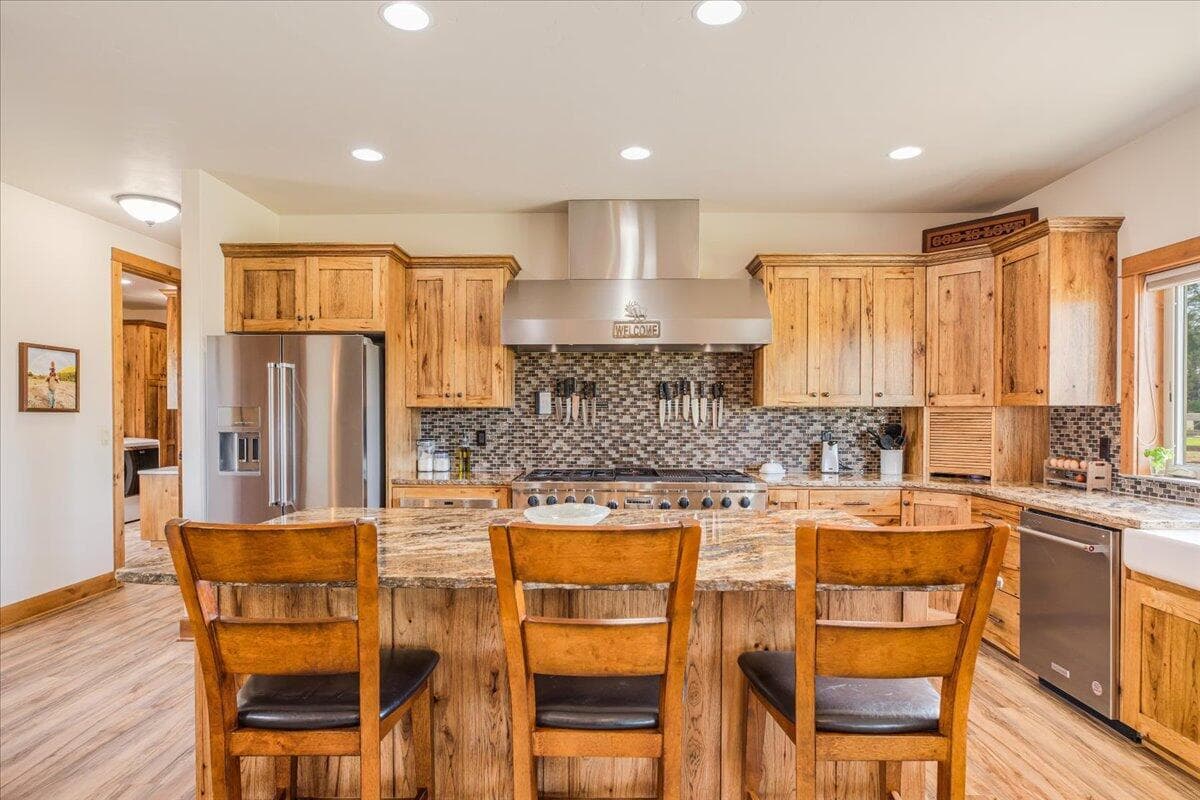 Photo of 6150 NW Kingwood Avenue 11 of 62