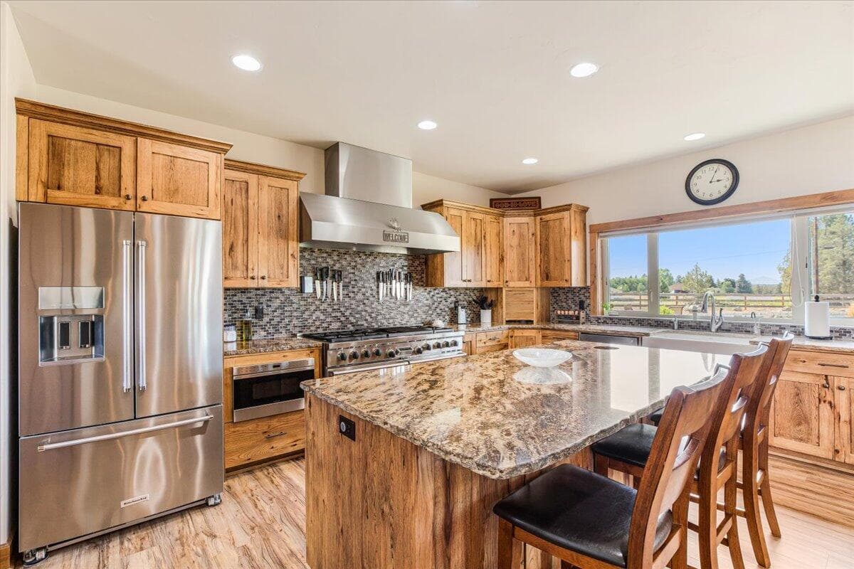 Photo of 6150 NW Kingwood Avenue 12 of 62