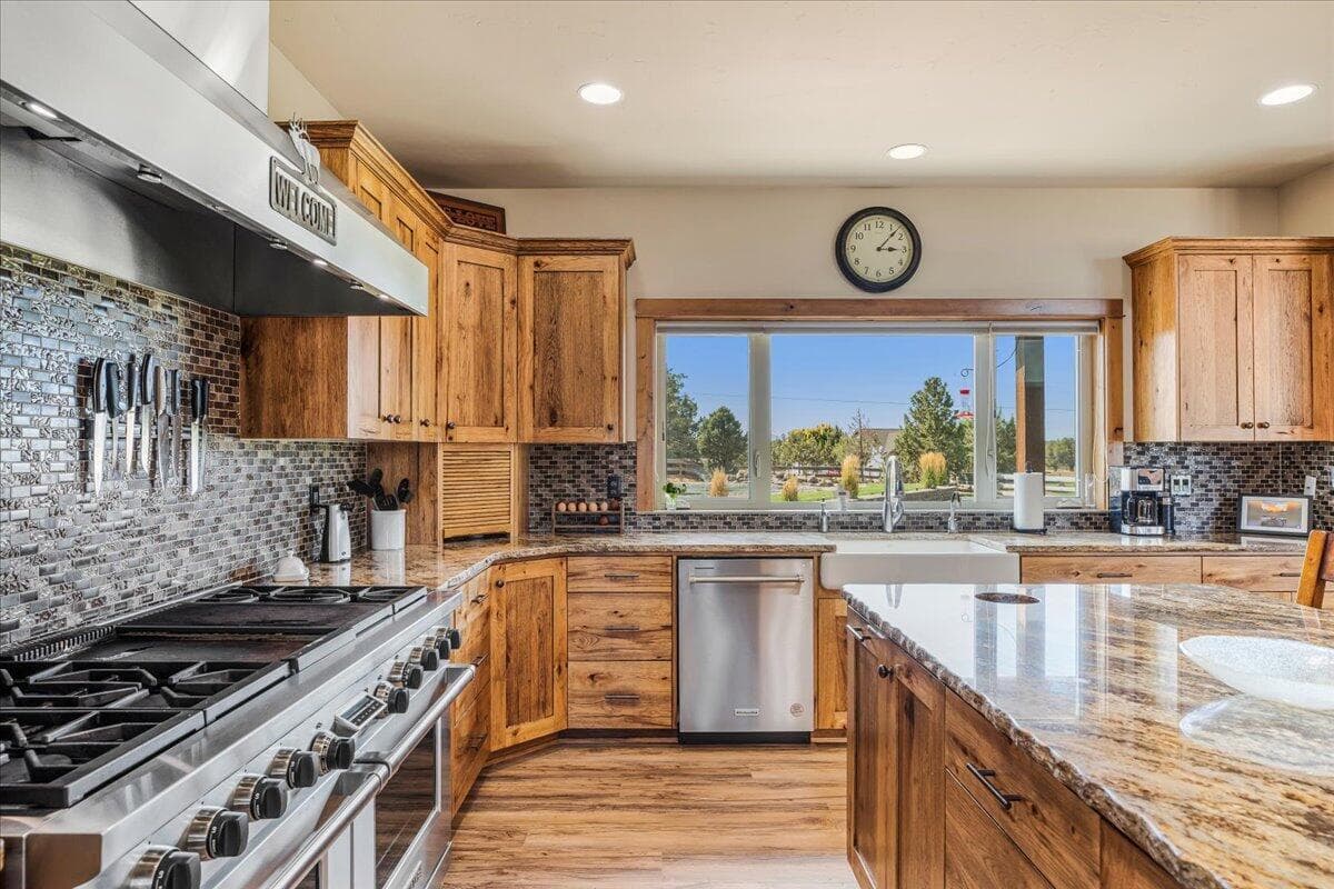 Photo of 6150 NW Kingwood Avenue 13 of 62
