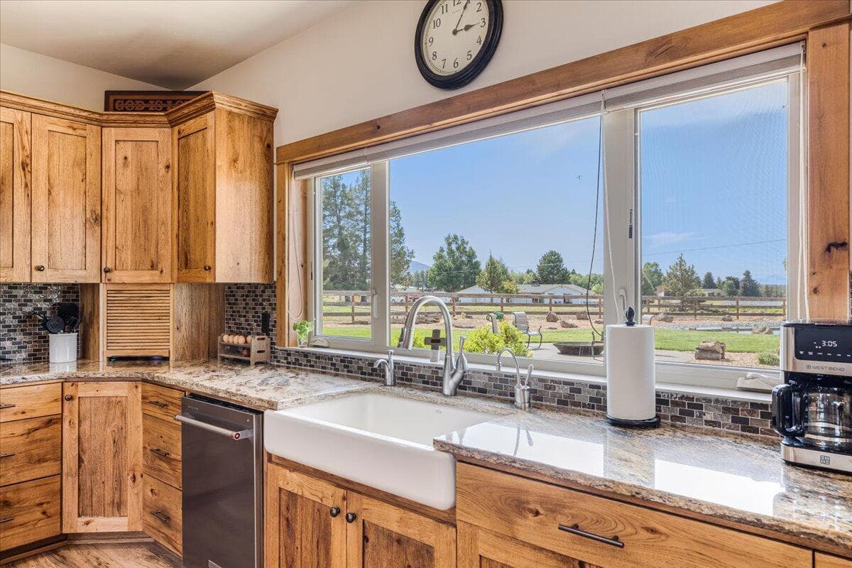 Photo of 6150 NW Kingwood Avenue 14 of 62
